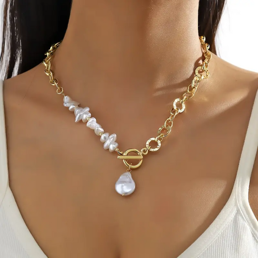 Exquisite Baroque Style Pearl Pendant Necklace